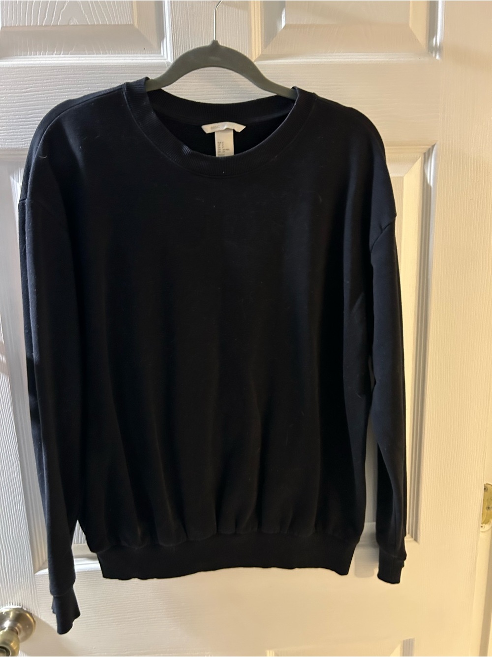 Black H&M Crewneck Sweatshirt Relaxed Fit Ribbed Trim Collar Cuffs Hem Size S